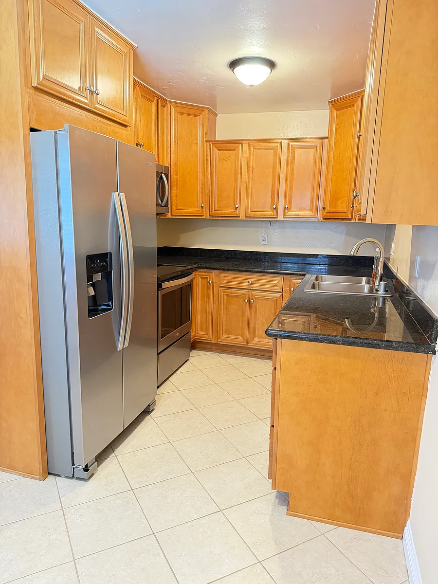 Building Photo - 5075 Narragansett Ave #211
