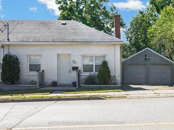21 Cedar St, Cambridge, ON N1S 1T8