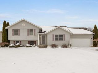 1713 Spring Village Ln, Ontario, OH 44906