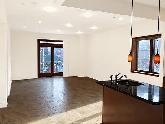 Rented by MNS | media 6