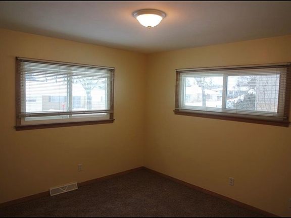 3rd image of 216 N 11th Ave