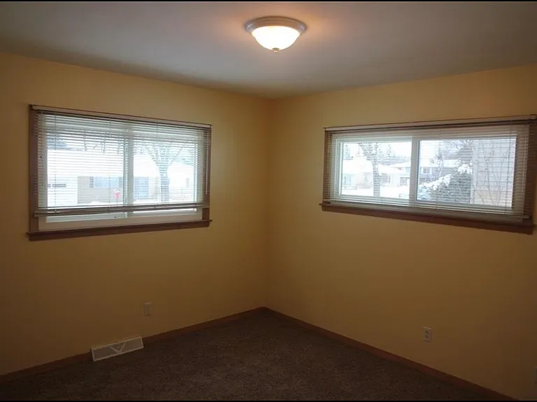 216 N 11th Ave — Photo 3