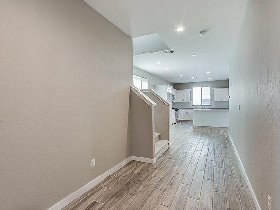 3rd image of 834 Corazon Ave