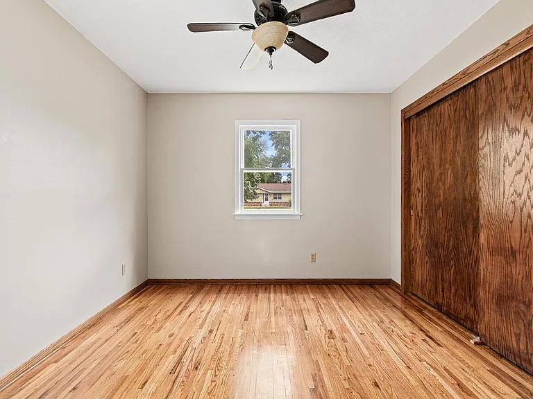 3225 Lanewood Ln N — Photo 22