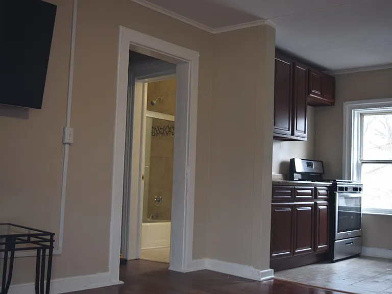 8 Edwards St — Photo 12