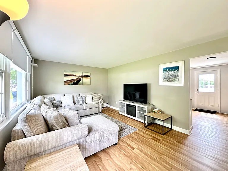 12 Spruce Ave — Photo 3