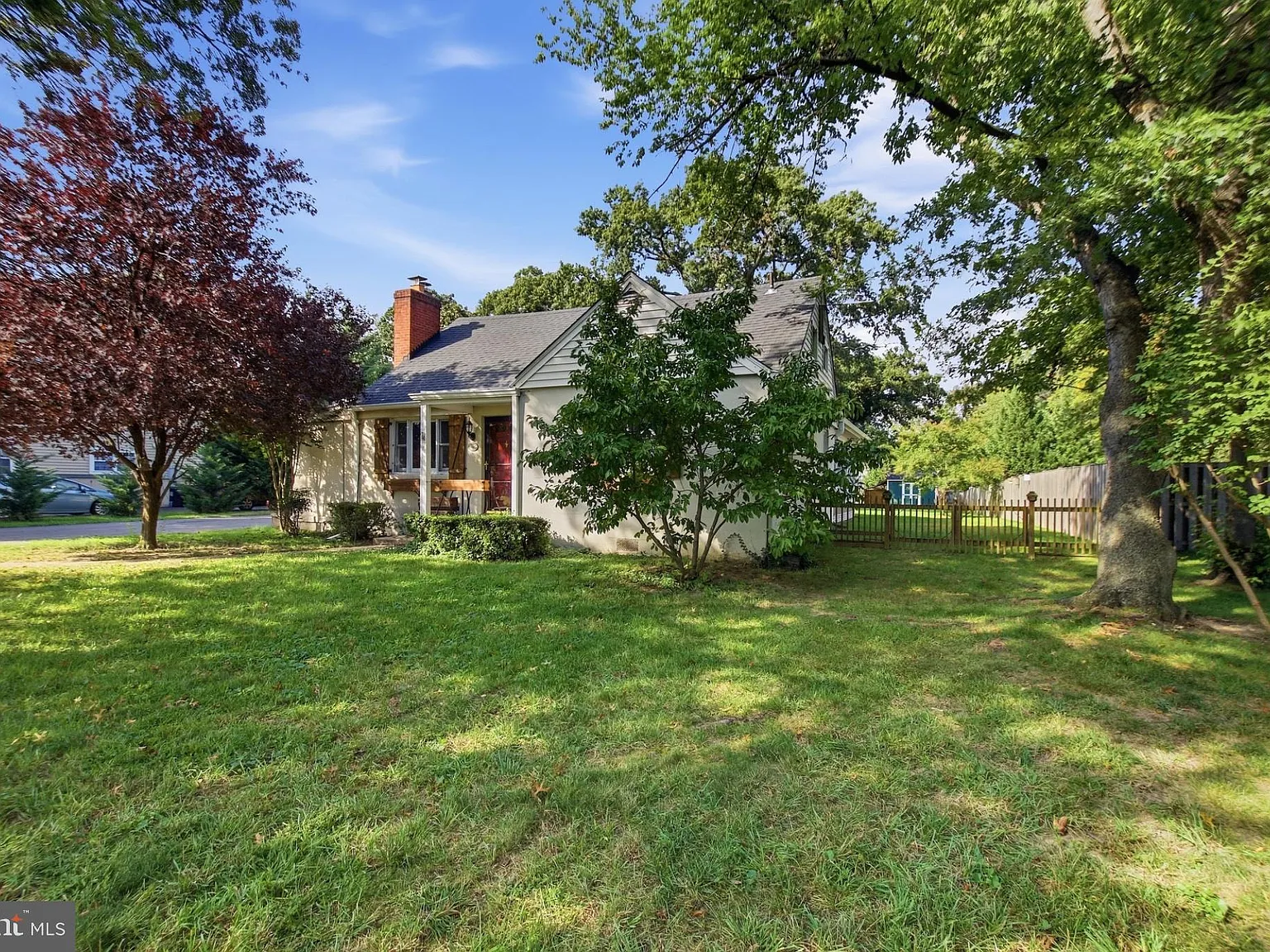 4 bed, 2.0 bath, 1830 sqft, $3,800 — Photo 3