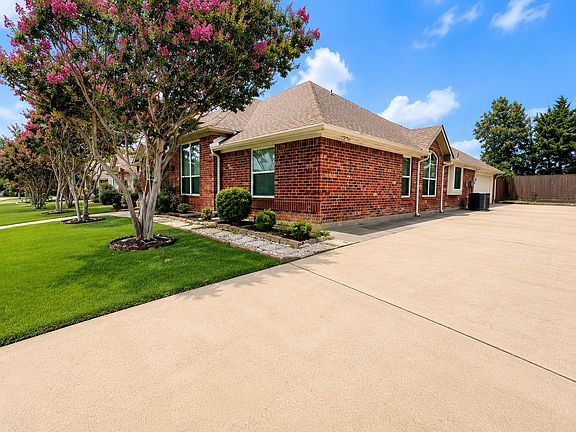 2nd image of 428 Hickory Dr