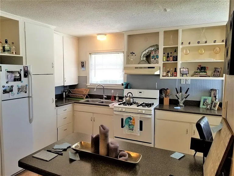 2808 Columbia St — Photo 4