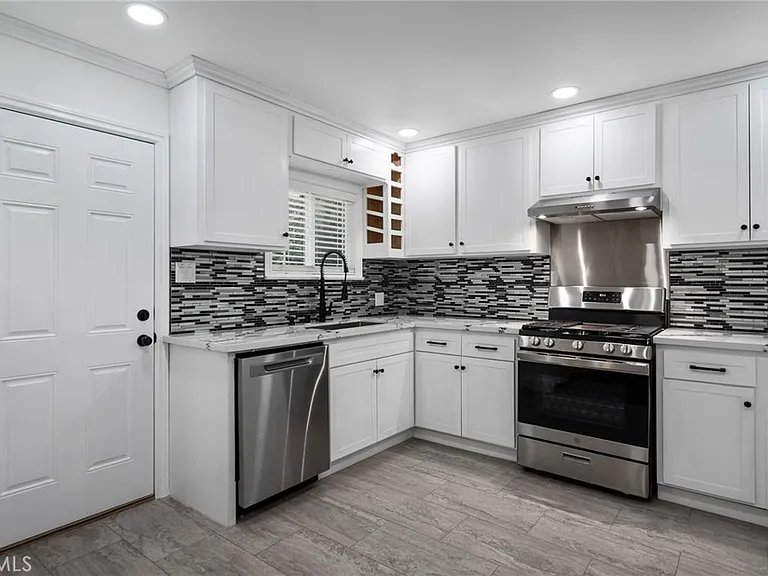 2023 Border Ave — Photo 18
