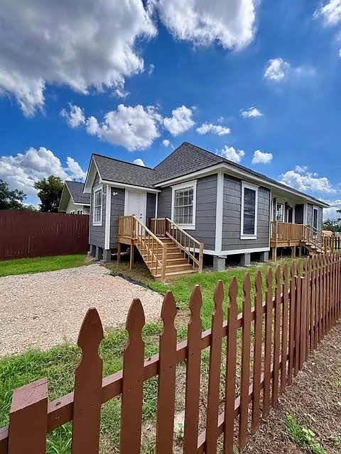 3 bed, 1.0 bath, 1100 sqft, $1,495 — Photo 2