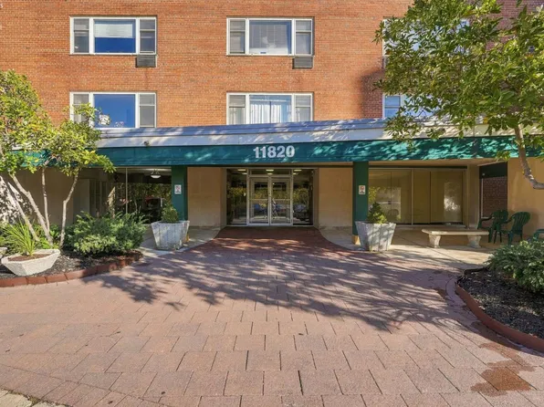 11820 Edgewater Dr APT 513, Lakewood, OH 44107