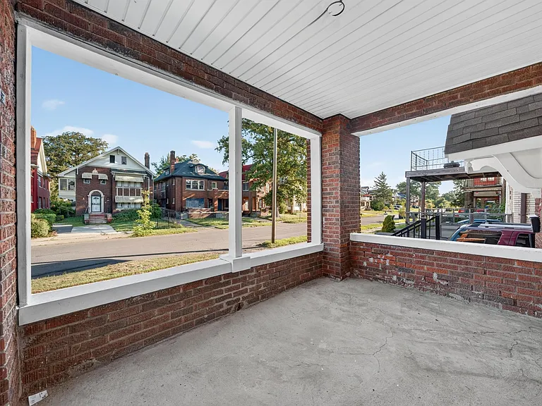 2025 Calvert St — Photo 5