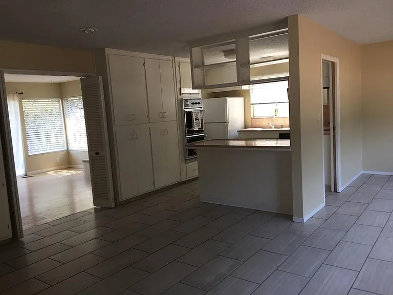 48 Tampa Dr — Photo 7