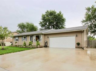 3291 Pleasant Dr, Bettendorf, IA 52722