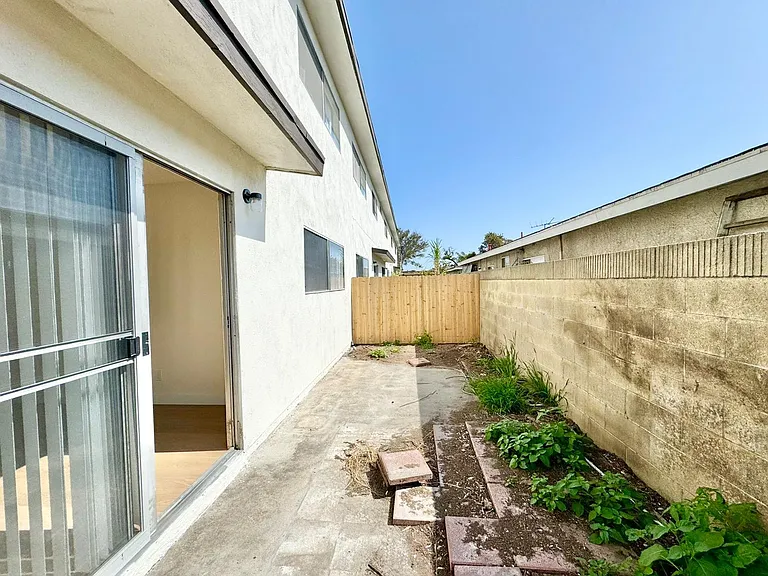 11075 Westminster Ave — Photo 52