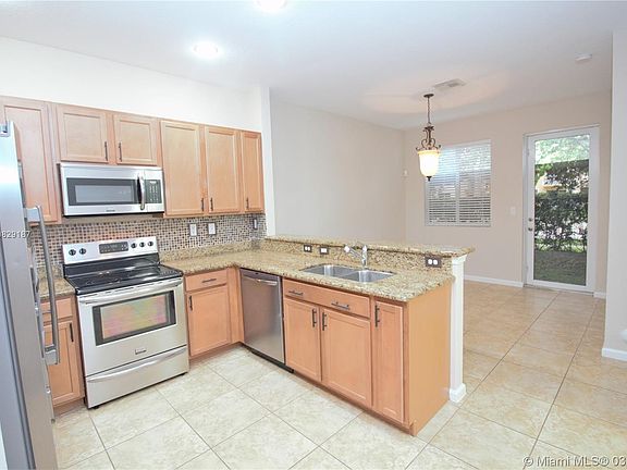 4th image of 20901 NW 14th Pl APT 347