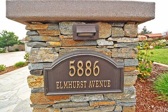 Locking mailbox insert in pillar