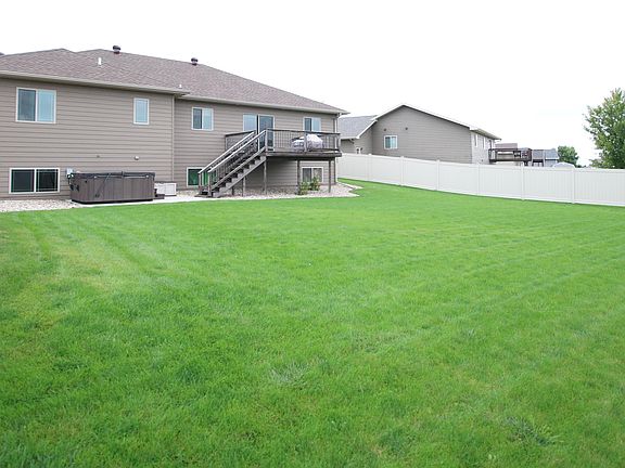 4th image of 1017 Redwood Dr NE