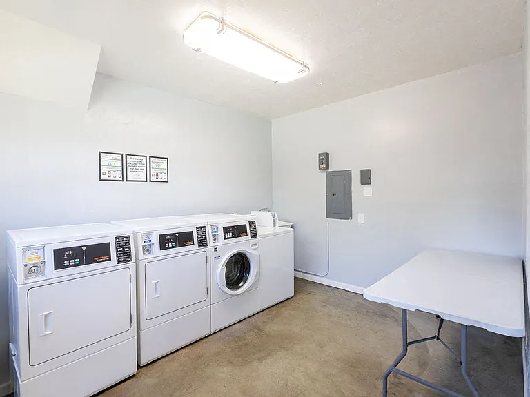 Bernardo Apartments — Photo 8