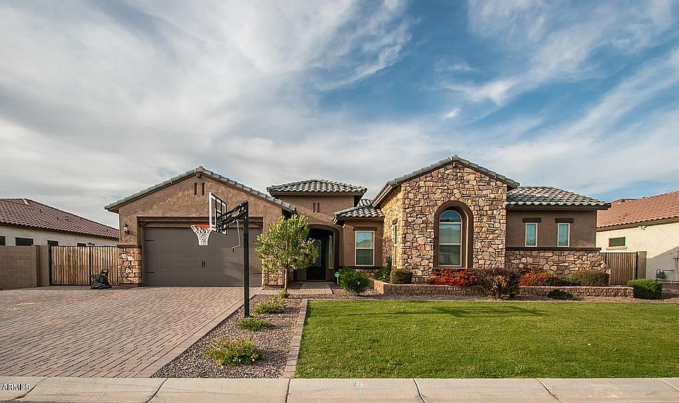 1st image of 2838 E Bellerive Dr