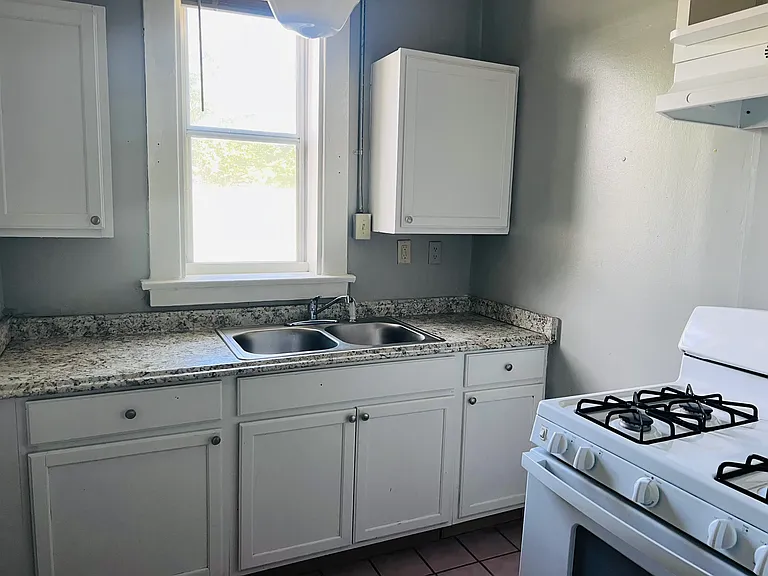 1319 Harbert Ave #4 — Photo 6