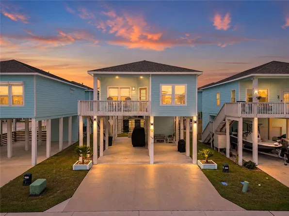 108 Caledonia Dr, Rockport, TX 78382