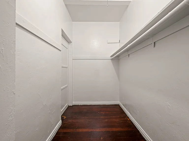 746 S Normandie Ave — Photo 6