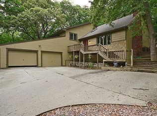 5419 NW Foxhill Rd, Parkville, MO 64152