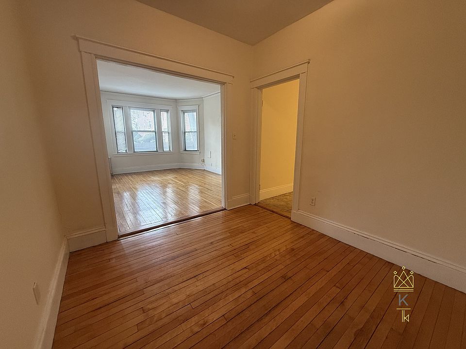 1st image of 118 Babcock St #3