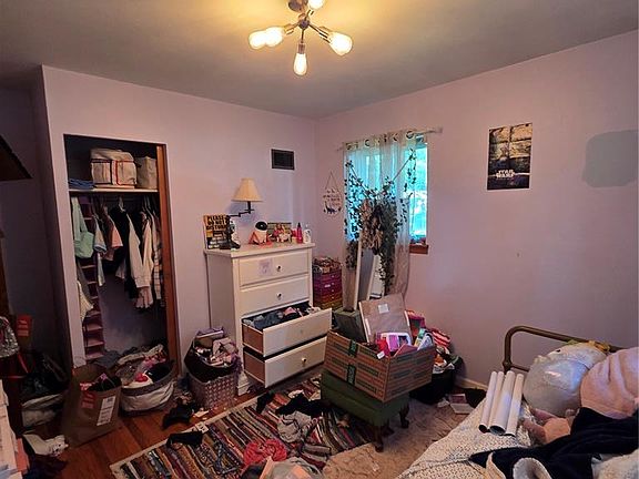 2nd image of 855 Lilac Dr