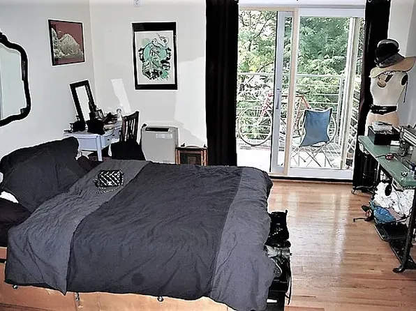 215 Maujer St APT 2R, Brooklyn, NY 11206