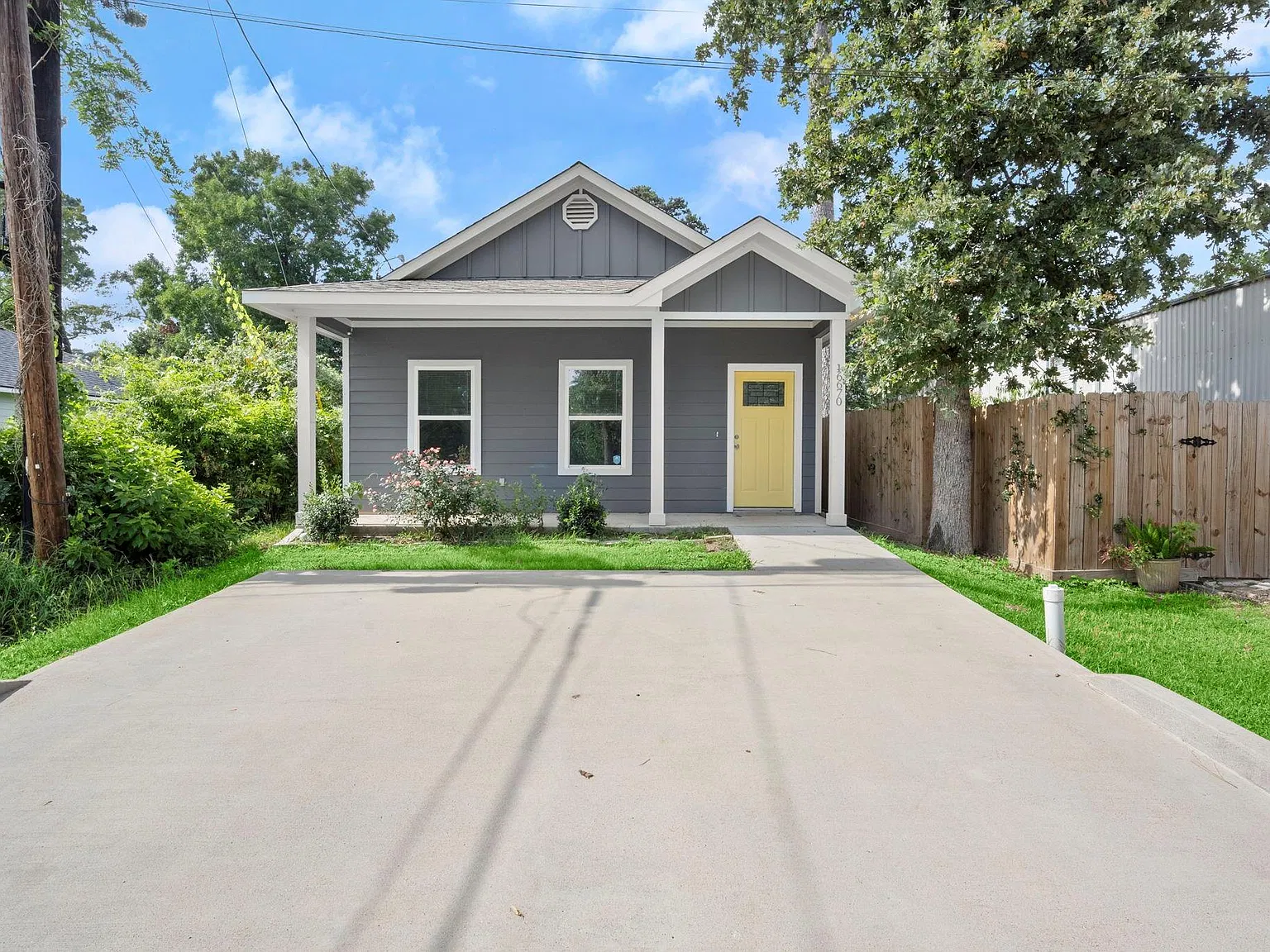 3 bed, 2.0 bath, 1012 sqft, $1,350 — Photo 1