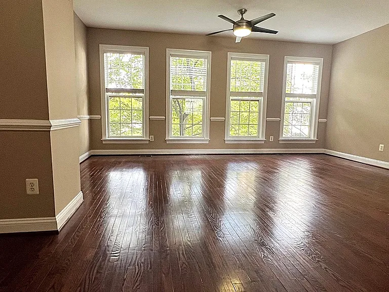 44314 Cornish Ln — Photo 11