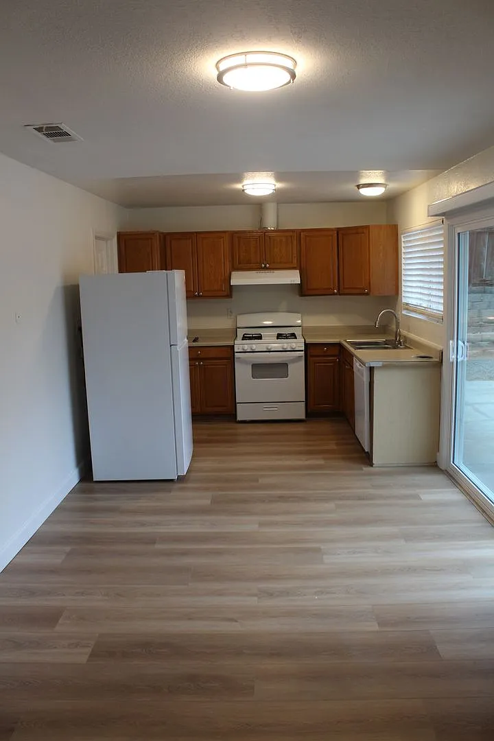 3Bed/2Bath One story Home in Vista - Rebecca Ave. — Photo 3