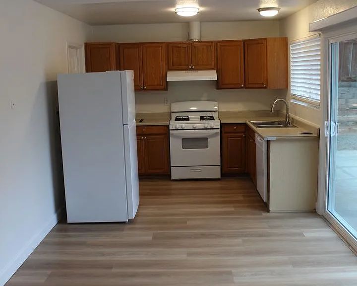 331 Rebecca Ave — Photo 3