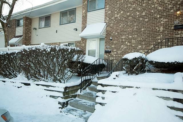 1st image of 813 White Oak Ln