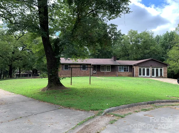 621 S Cricket Dr, North Wilkesboro, NC 28659