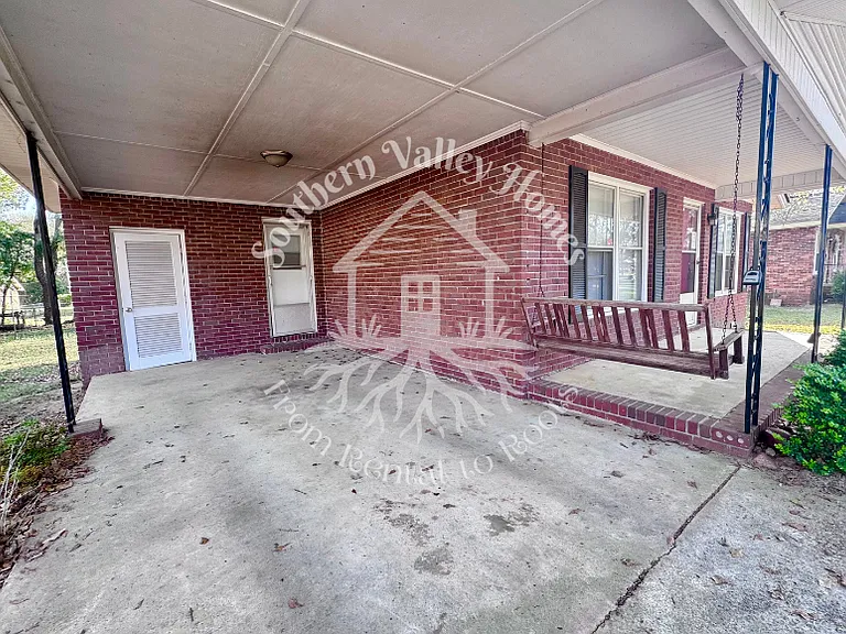 305 Sparta St — Photo 3