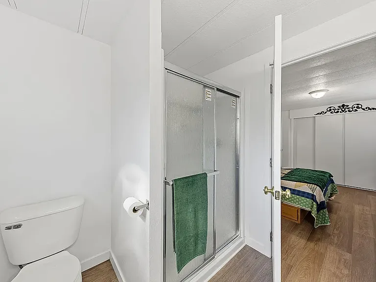 Master Bath. New shower and doors.
Master bath is freshly painted, New flooring.