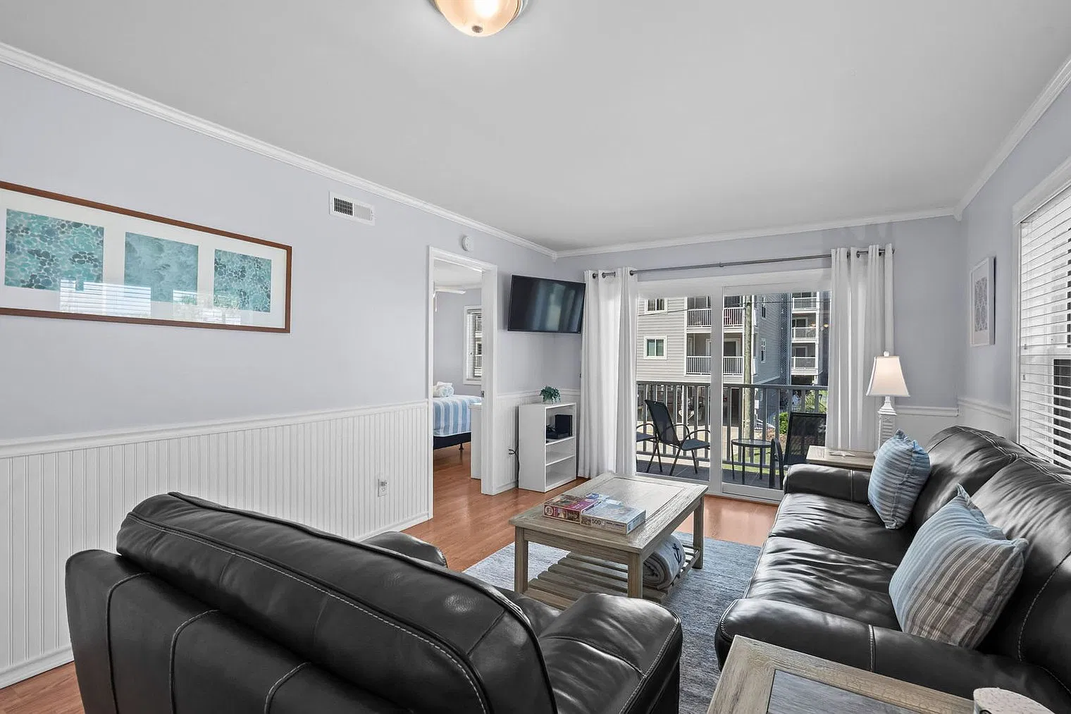 3 bed, 2.0 bath, 1001 sqft, $3,201 — Photo 1