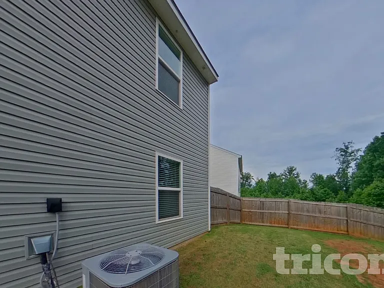 2118 Southlea Dr — Photo 16