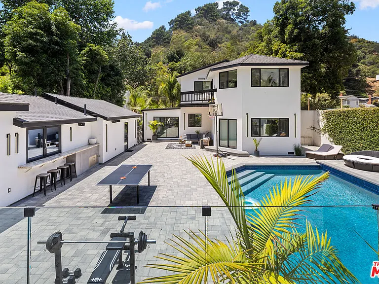1750 N Beverly Glen Blvd — Photo 2