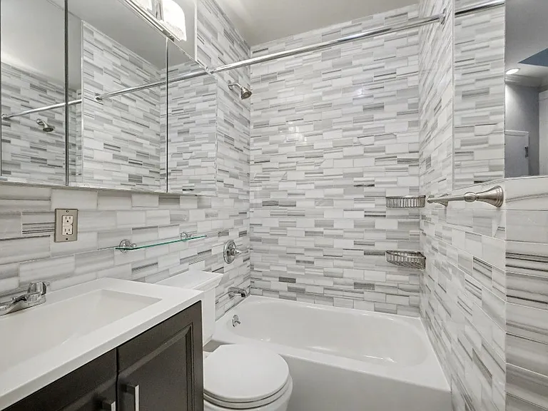 424 W 51st St #2 — Photo 12