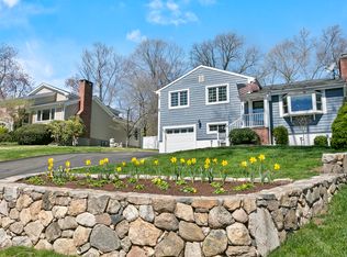 129 Gaymoor Dr, Stamford, CT 06907