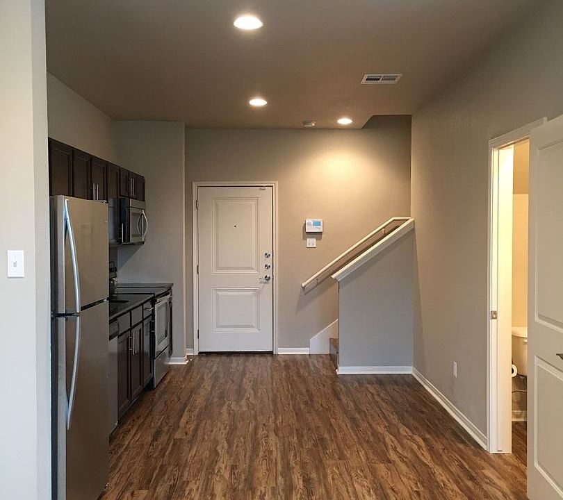 1st image of 400 Bosque Blvd Unit 408