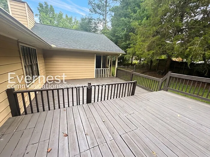 4 bed, 2.0 bath, 1501 sqft, $2,495 — Photo 4