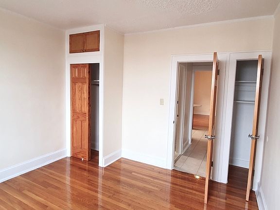 2nd image of 2124 Crescent St APT C4