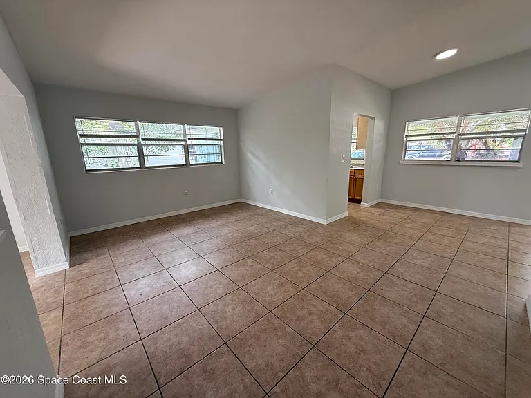 420 N Fiske Blvd — Photo 5