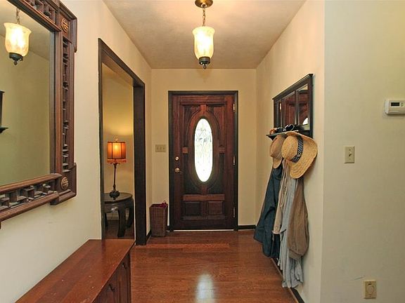 3rd image of 4127 Winding Valley Dr SE